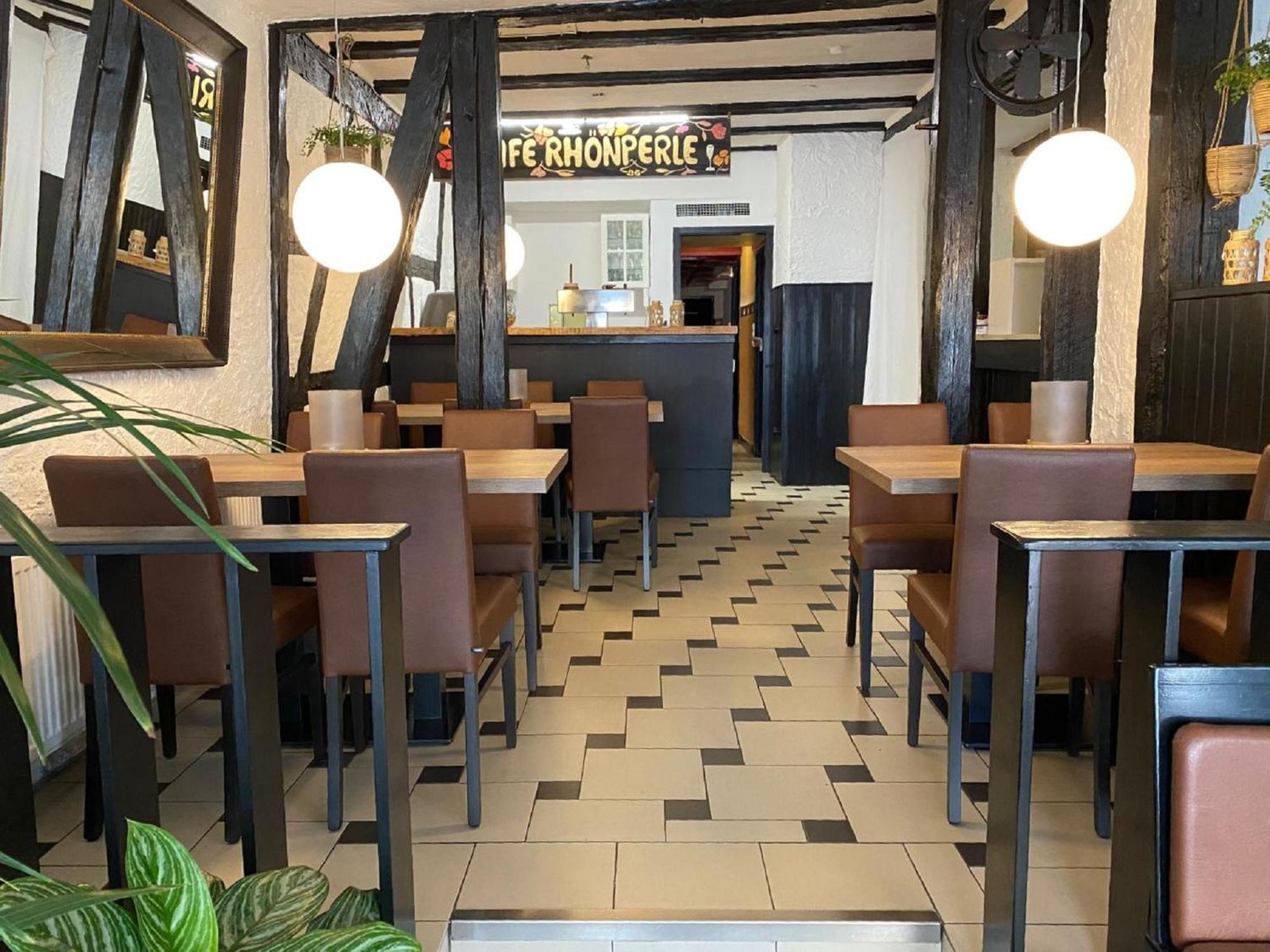 Hotel Cafe Rhoenperle باد نيوشتاد أن دير سال المظهر الخارجي الصورة
