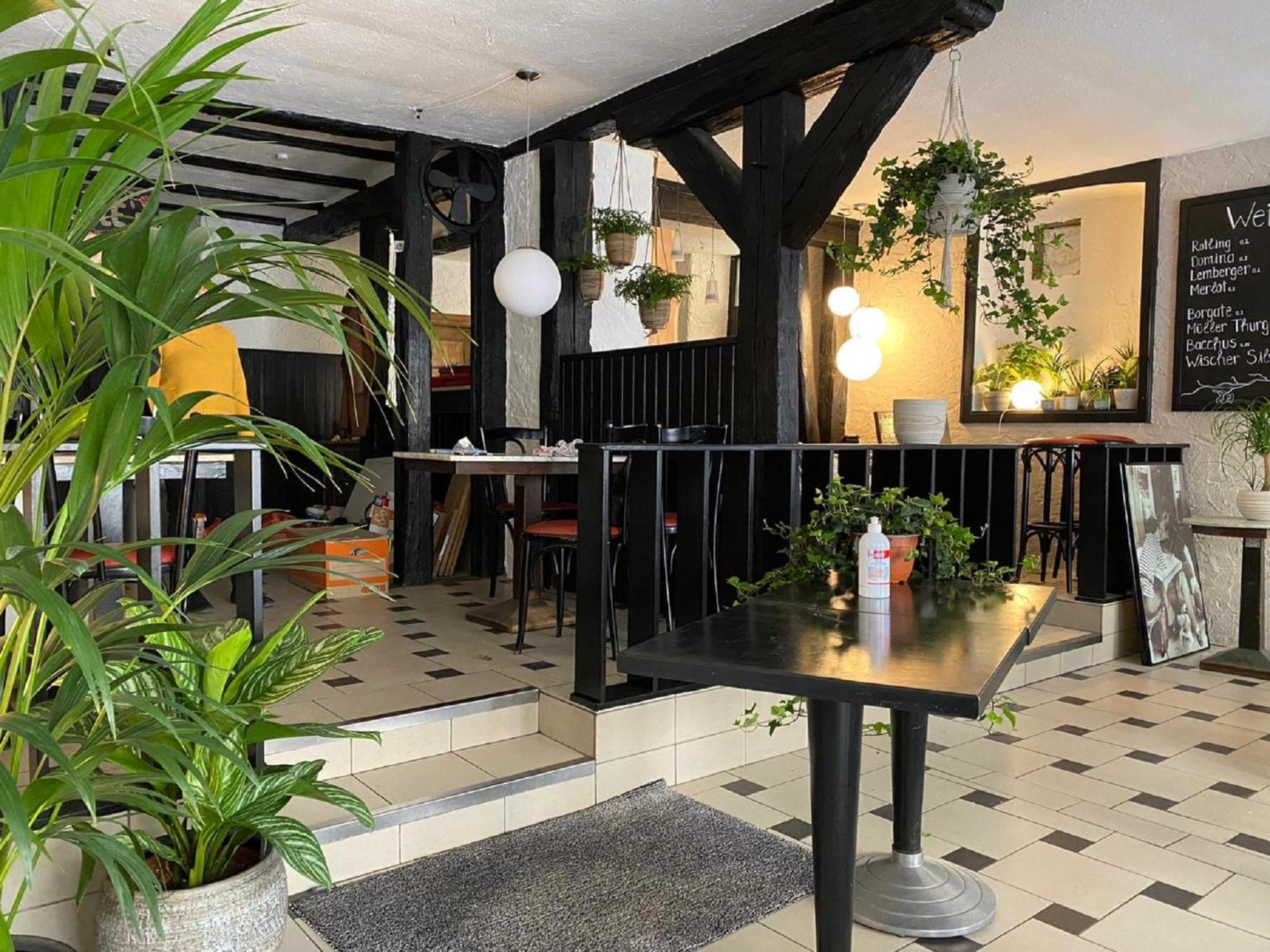 Hotel Cafe Rhoenperle باد نيوشتاد أن دير سال المظهر الخارجي الصورة